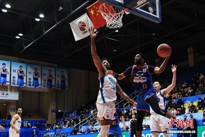 四川男篮在主场以97-109不敌青岛，进入连败泥潭