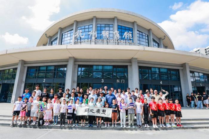 奥运冠军楼云现身杭州体育文化盛典 篆刻书法艺