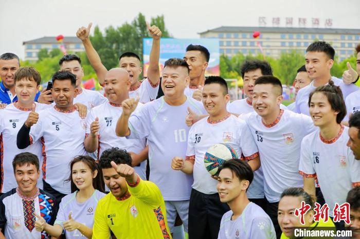 足尖探丝路，星光耀新和：香港精装明星足球队