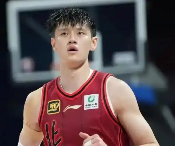 许利民战术风格引热议 伤病困扰首钢男篮冲击冠